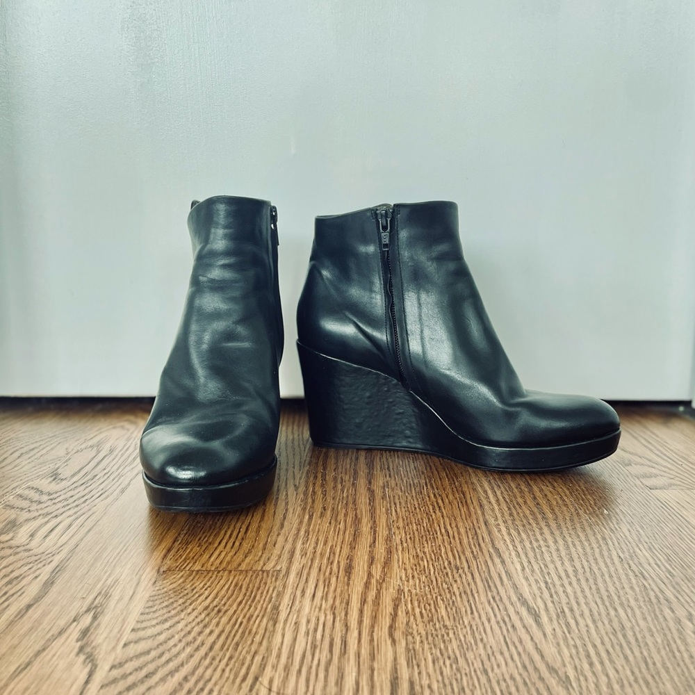 Coclico Haele Platform Wedge Side Zip Ankle Bootie, Black Leather, Size 38